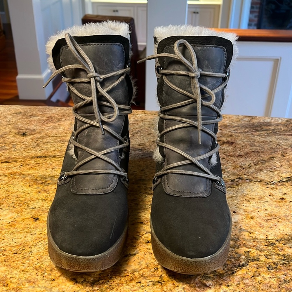 Cougar boots size 10. Dylan. Never worn